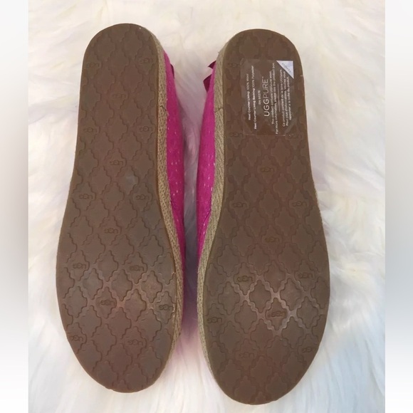 NWOB Ugg Pure K Tassy Eyelet Flats in Pink. Size 6 Girls/Women's 8 - Picture 2 of 11